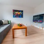 Zentrale Wohlfuehlwohnung - Ideal Fuer Ihren Urlaub Oder Geschaeftsreise *