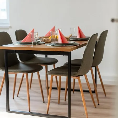 Zentrale Wohlfuehlwohnung - Ideal Fuer Ihren Urlaub Oder Geschaeftsreise מגדבורג