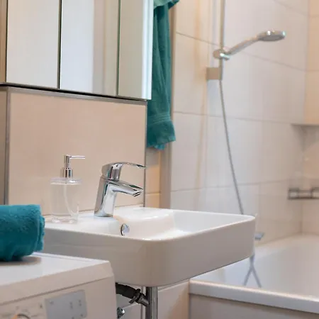 Zentrale Wohlfuehlwohnung - Ideal Fuer Ihren Urlaub Oder Geschaeftsreise Apartment *